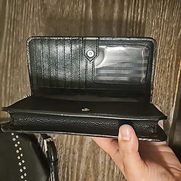 VS Purse and Wristlet Set - Picture 7 of 9